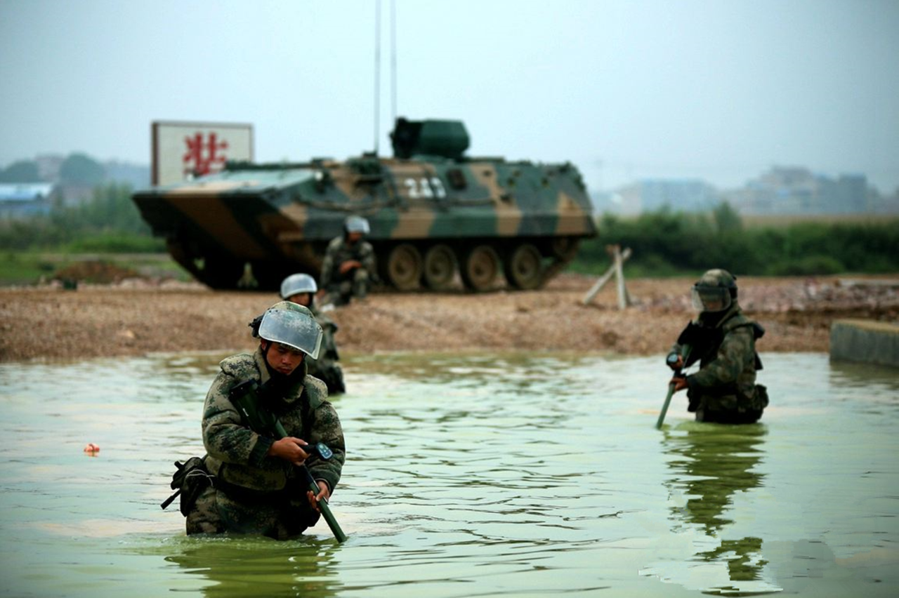 在解放军部队里面,工兵真的只是负责排雷的吗?