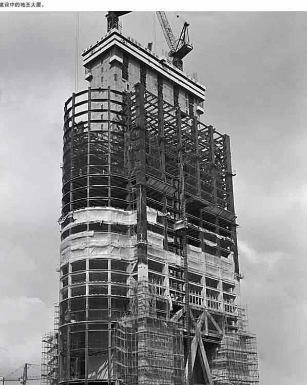 建设中的京基100,2009年从香港拍摄深圳的高楼建筑群,地王大厦和京基