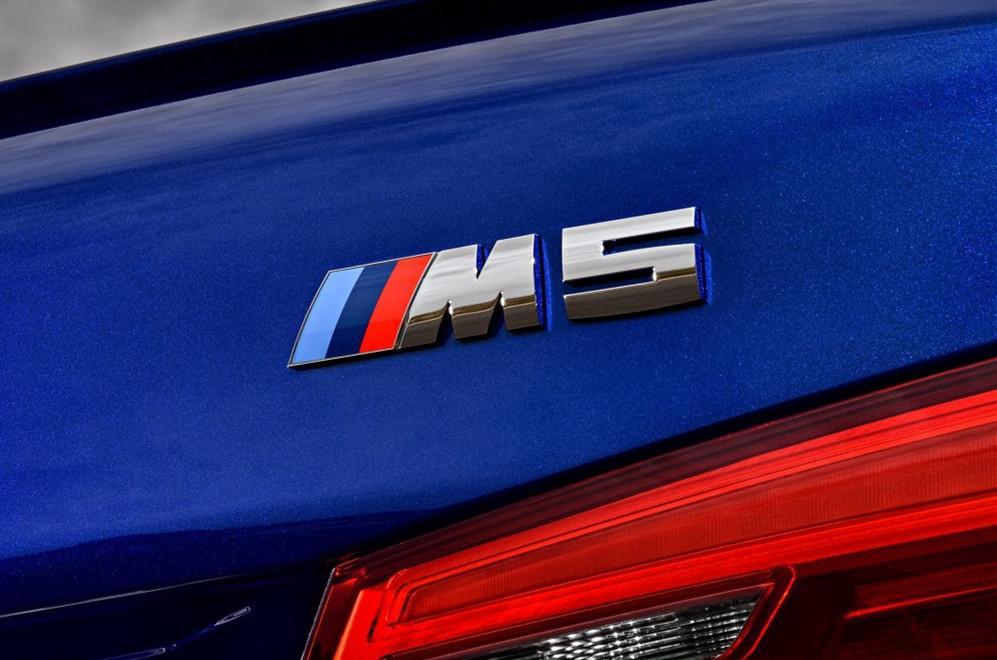 和宝马的三色带中网有什么关系?