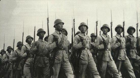 为什么独立团缴获了大量日本钢盔,李云龙却从没让士兵们戴过?