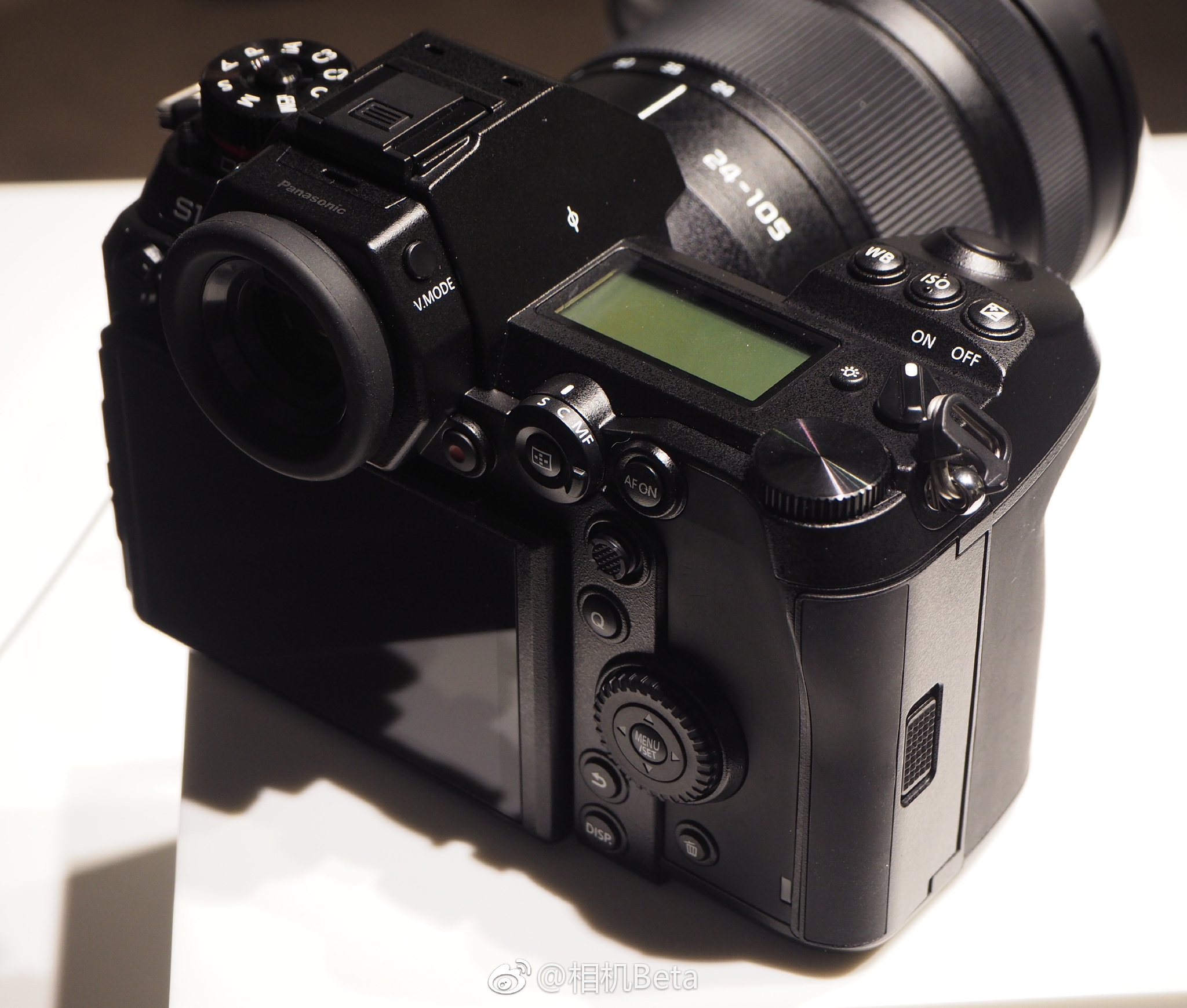 松下lumixs1s1r全画幅微单实物图