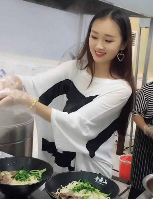 90后面馆老板娘,"长得太美"在网上爆红,被称为"面条西施"