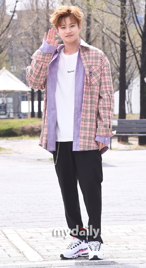 韩国男团unb最新写真曝光7日推出首张专辑