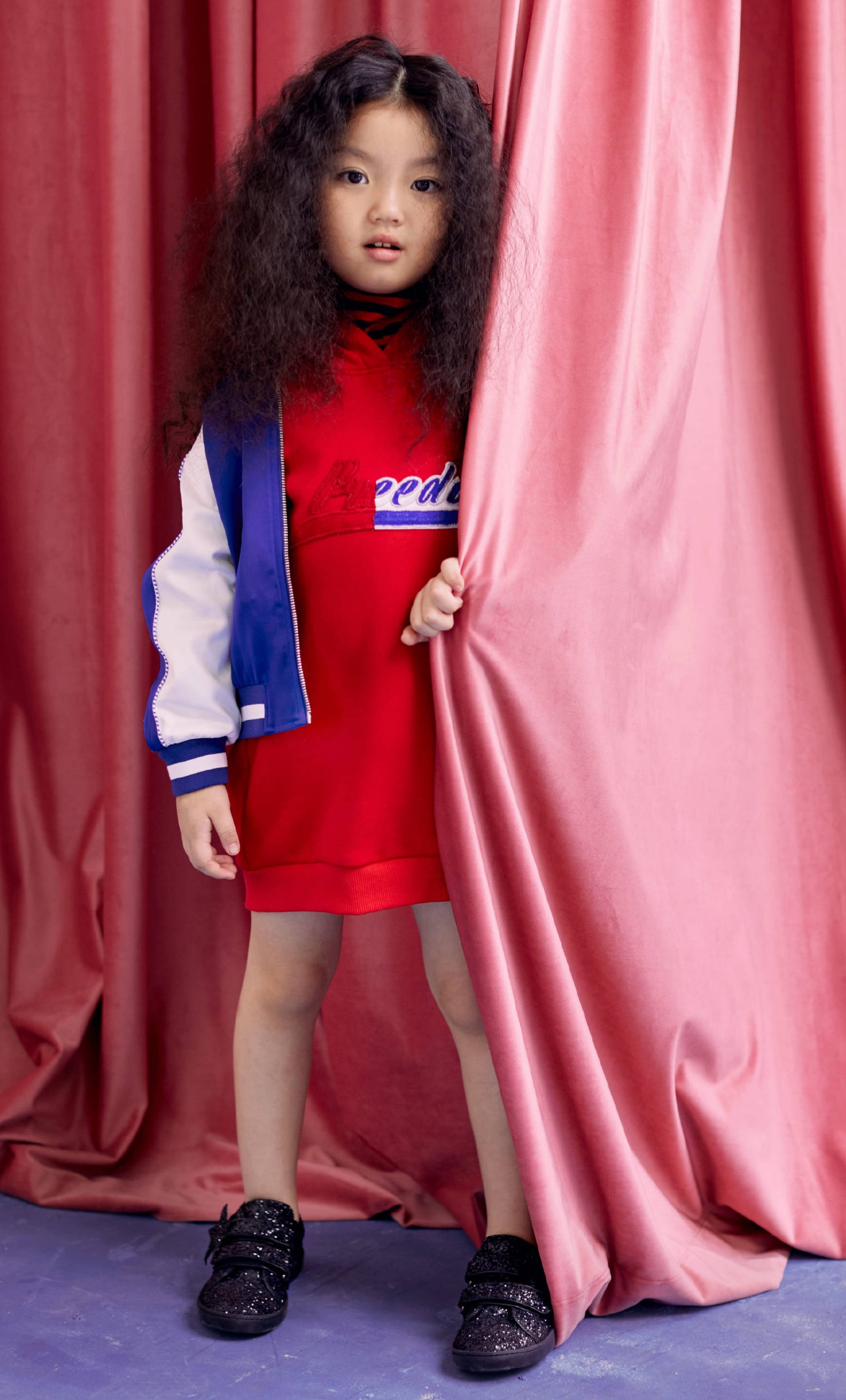 崔雅涵再次登上《ok!精彩法宝》封面,造型百变,style信