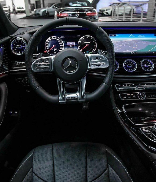 奔驰全新cls53amg45秒破百的高性能轿车