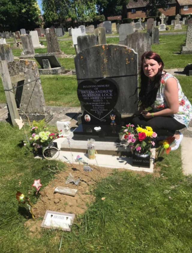 小男孩在睡梦中死亡,单亲母亲悲痛万分,几月后才得知去世原因!