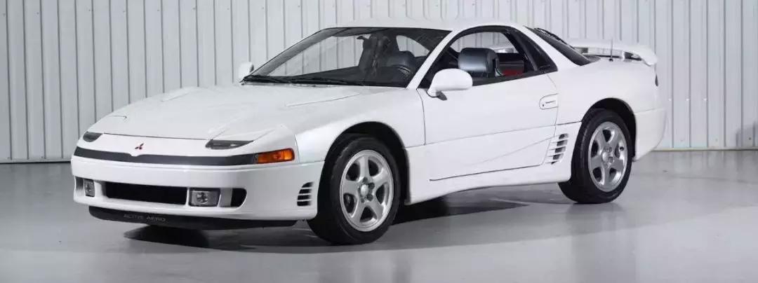 被炒的很高,现在国内还是有人重价的买回这些经典的翻灯跑车来做收藏