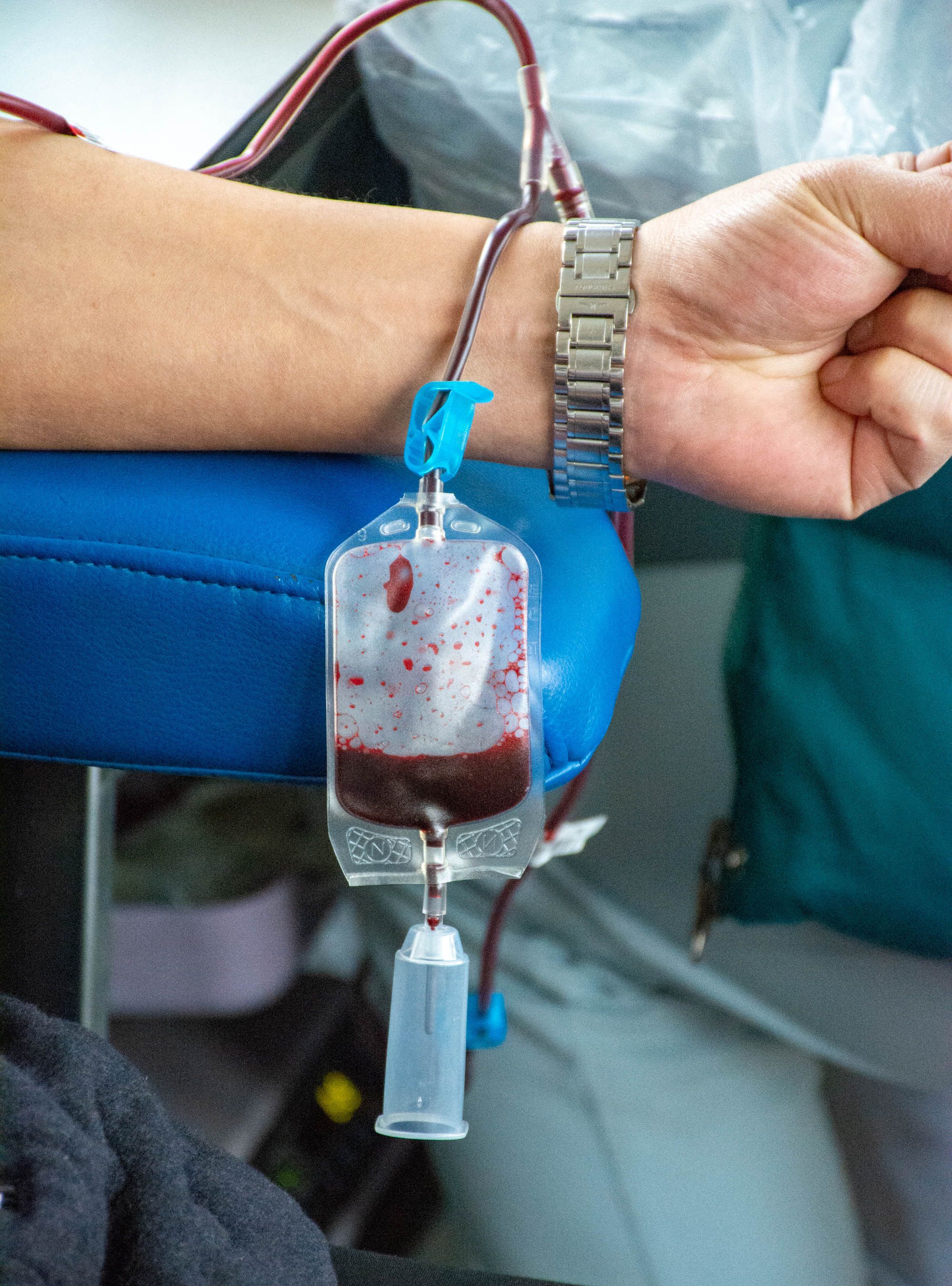 血站的工人员介绍,早先科学家们运用血液流变学与血液动力学对血液与