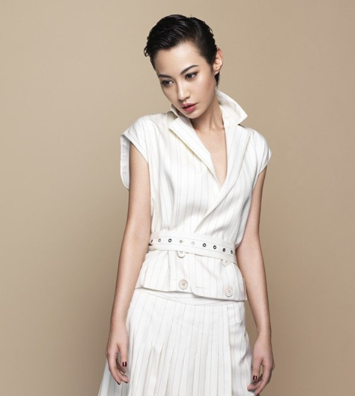 她曾为得到谢霆锋不惜一切代价,当红时期嫁有才丑男,低调幸福!