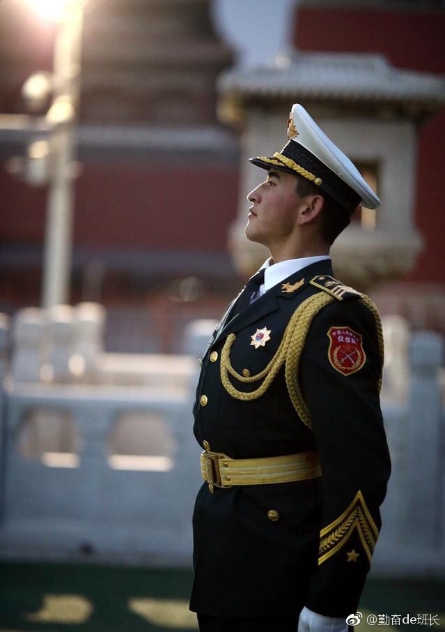 超帅气的解放军三军仪仗队中国男神团当之无愧