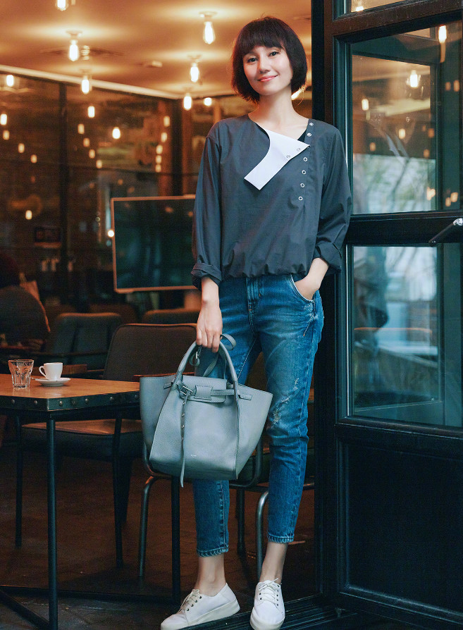 40岁优雅女神袁泉,罕见穿透视衫,却意外美成25岁大家闺秀