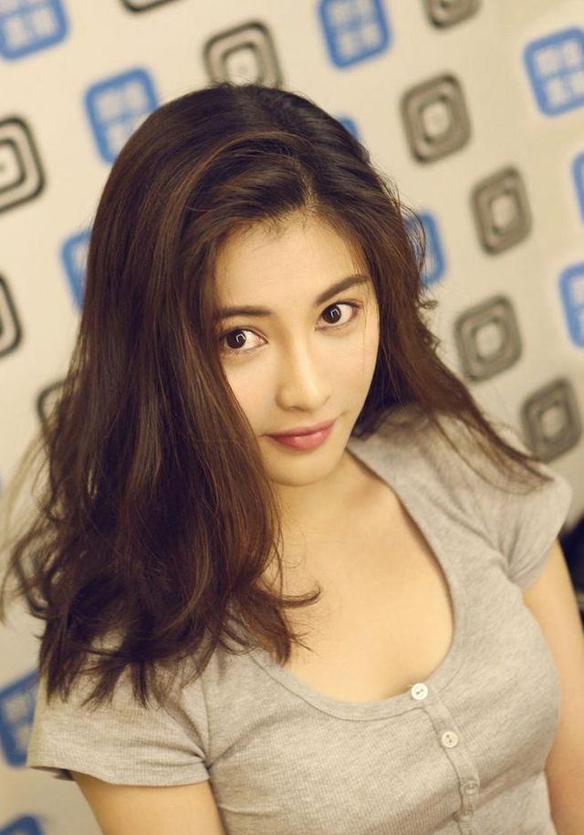 赶紧学学女主的套路撩个男神回家吧