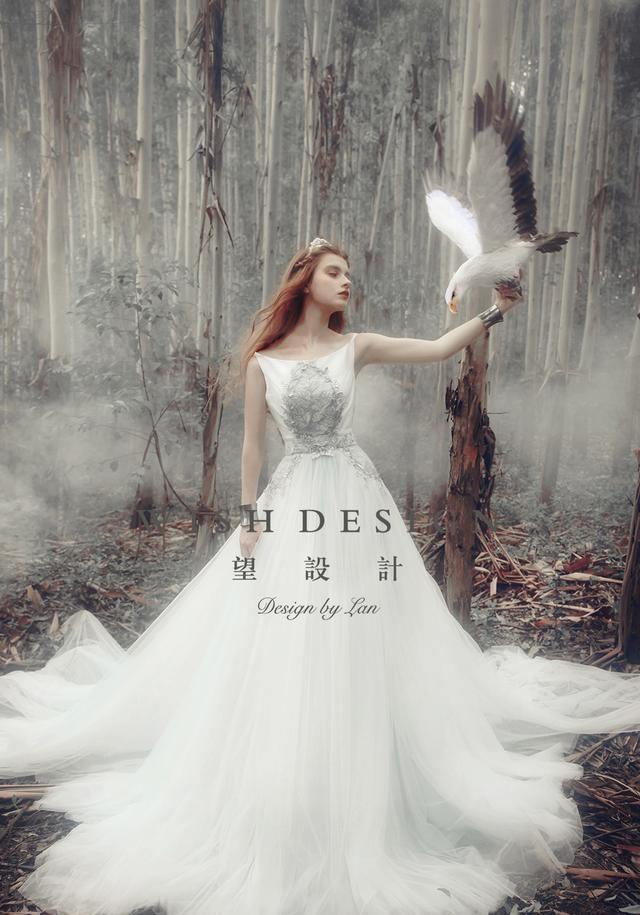 射手座婚纱,率直又坚毅,银色刺绣白纱