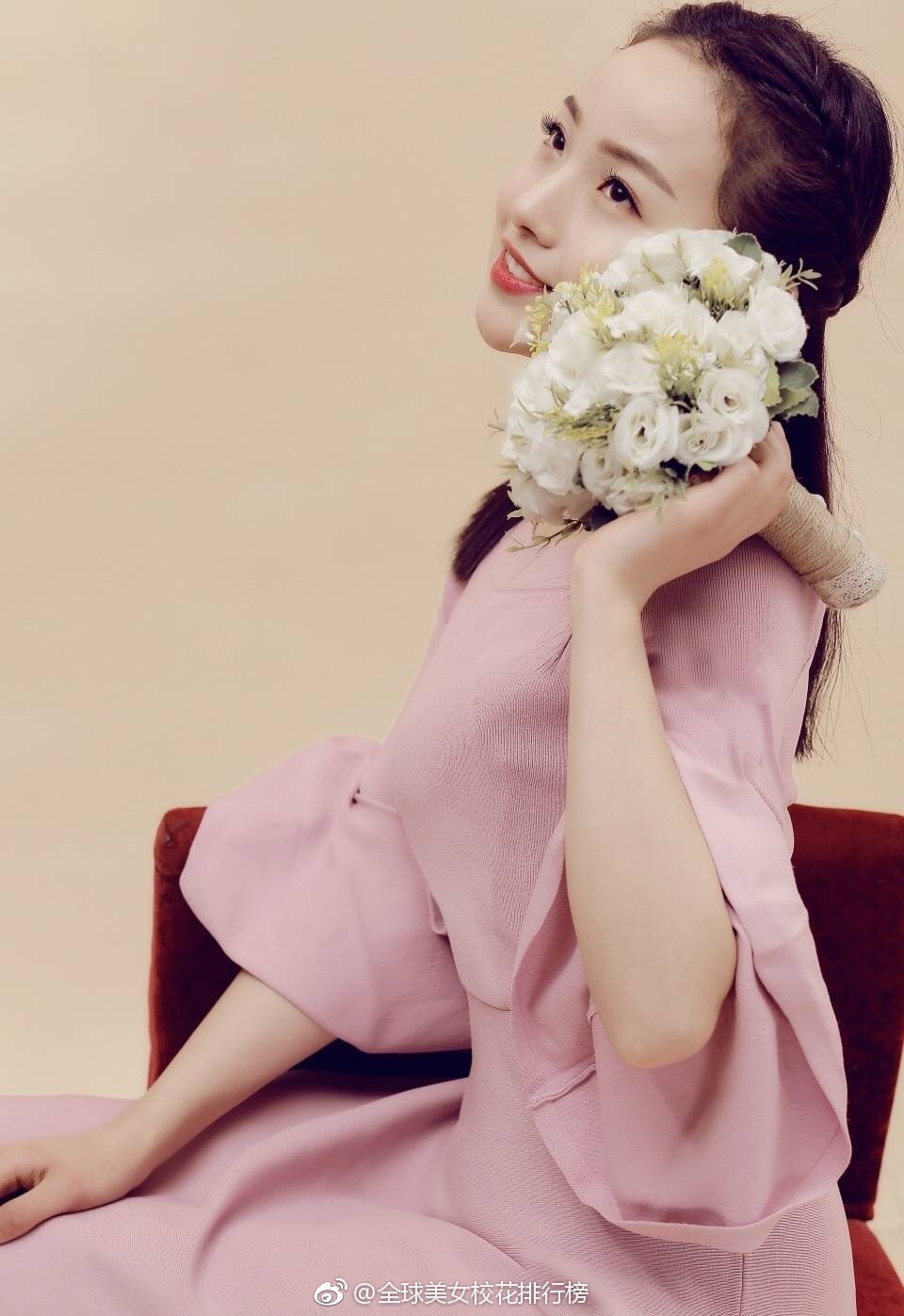 武陟一中 杨柯心 18岁 身高169cm 体重55kg 爱好 播音 健身 摄影