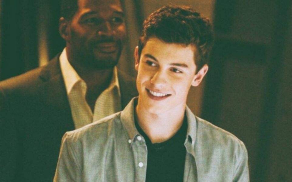 当时给推荐了一首《summertrain》,(超好听诶~)虽然是2011年的老歌了