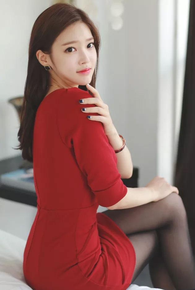 穿着包臀裙的女人最有魅力, 特别是漂亮的女人不多见