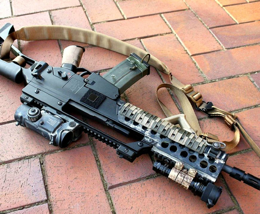 德国g36自动步枪:这把步枪是德国1995年推出的第三代突击步枪,被