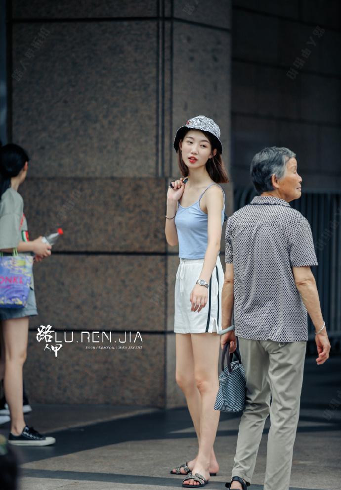 杭州街拍, 个性时尚的路人美女, 人群中的焦点|时尚|街拍|路人_新浪