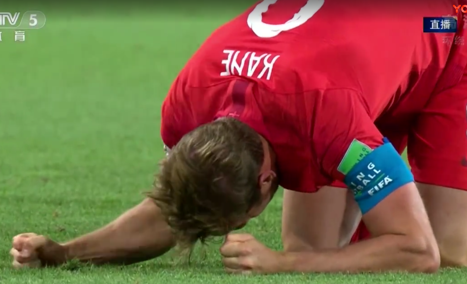 英格兰晋级众生相:主帅仰天长啸,凯恩激情捶地,哥球迷痛哭