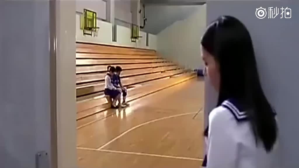 美女喜欢拉男生的裤子,这下懵了吧?