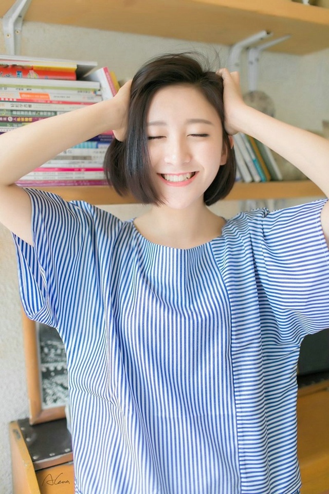 十分养眼清爽短发迷人美女生活唯美甜蜜写真集 @微相册 @微