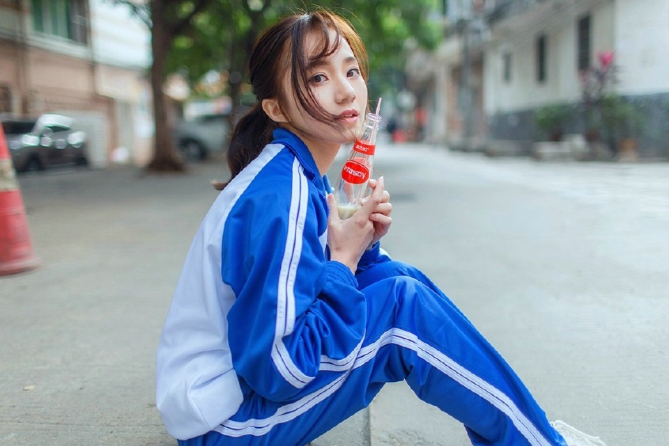 校服清纯学生妹子可爱嘟嘴卖萌写真集 67676767 @微相册