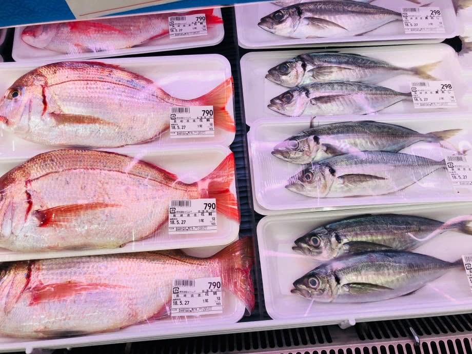 日本人吃自助餐时狂吃水果,一开始不理解,逛完