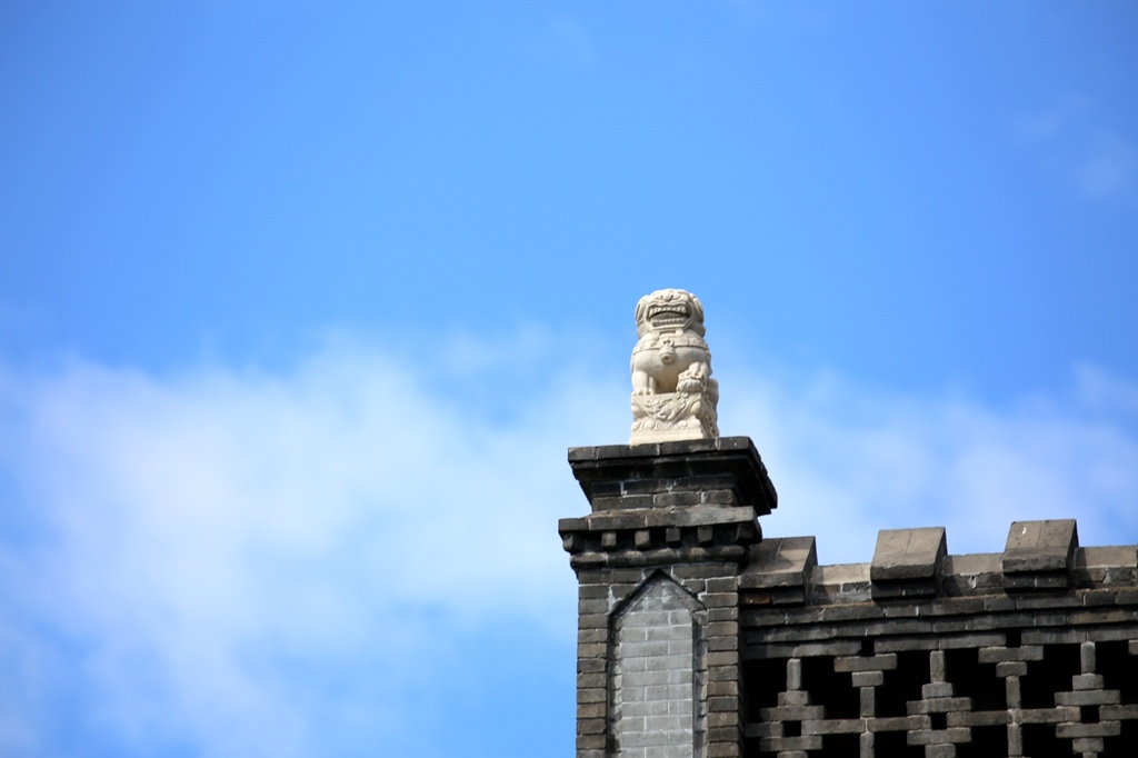 张自忠路3号的段祺瑞府现在门前是平安大街