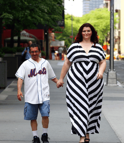 英女巨人1.9米身高250斤重, 特殊职业年入20