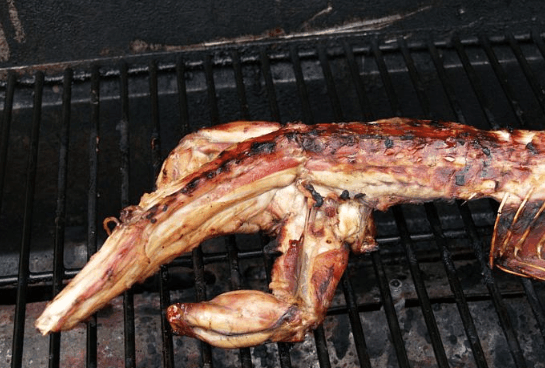 老挝菜市场活剥蜥蜴, 场面血腥当地人却喜爱至极