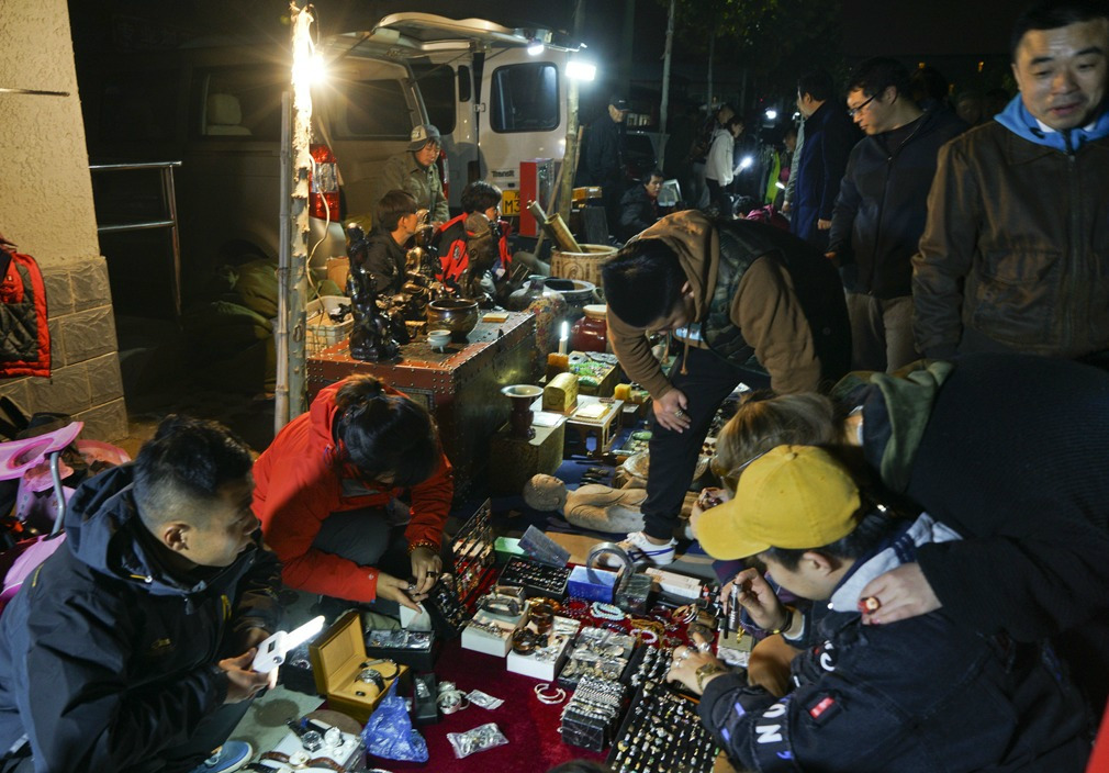 夜色下交易的北京鬼市,一个有情怀的江湖