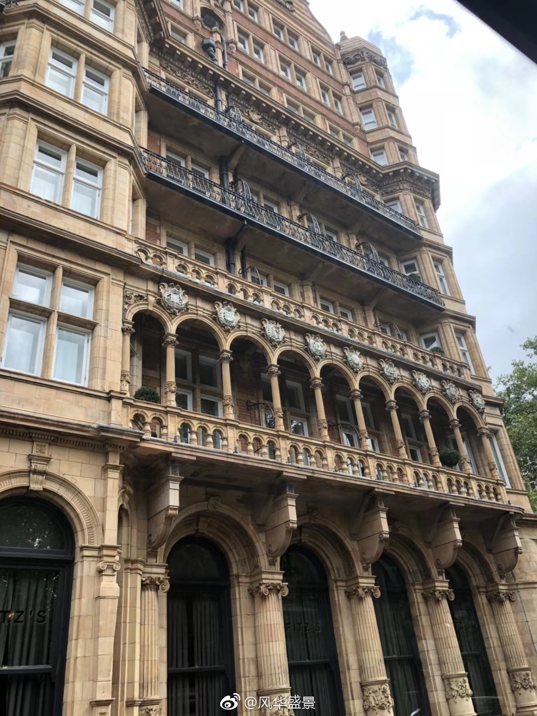 唐宁街10号10downingstreet传统上是第一财政大臣的官邸