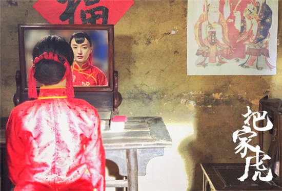 电影《把家虎》中,青年演员康琳浠饰演电影主人公"把家虎"徐大燕,虽自