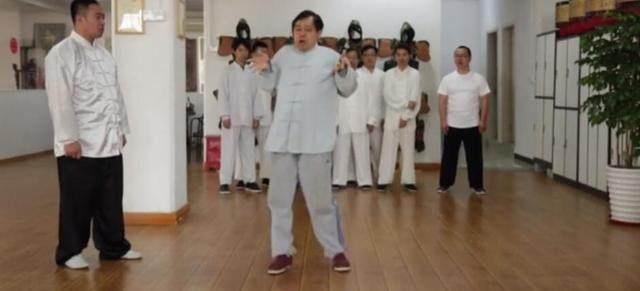 格斗狂人再次羞辱太极大师马保国，网友：我也能成大师