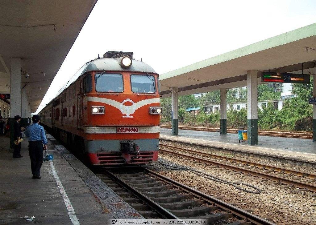 据了解,9月15日晚从深圳开来的z187次列车没受台风影响,今日将正常