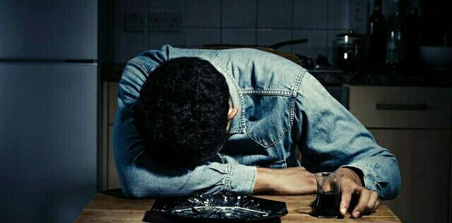 男人喝酒,多半是心里想着女人;女人流泪,多半是男人伤了她的心;男人