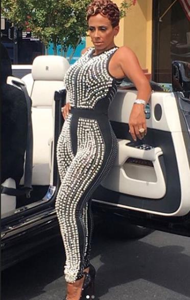 这个又老又丑的女人就是他原配