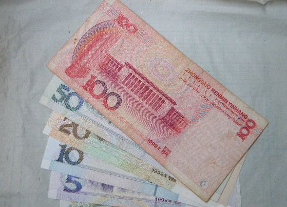 现在花的纸币,如果是这种99版本的,一整套价值千元,你有吗?