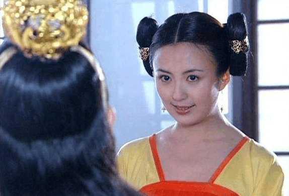 但是徐莹莹爱上了皇帝,可皇帝爱上了武媚娘,于是徐莹莹因爱生恨,在进