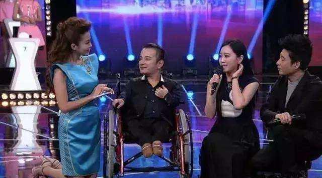 湖南台则跪出虚荣和耻辱|董卿|下跪|许渊冲_新浪新闻