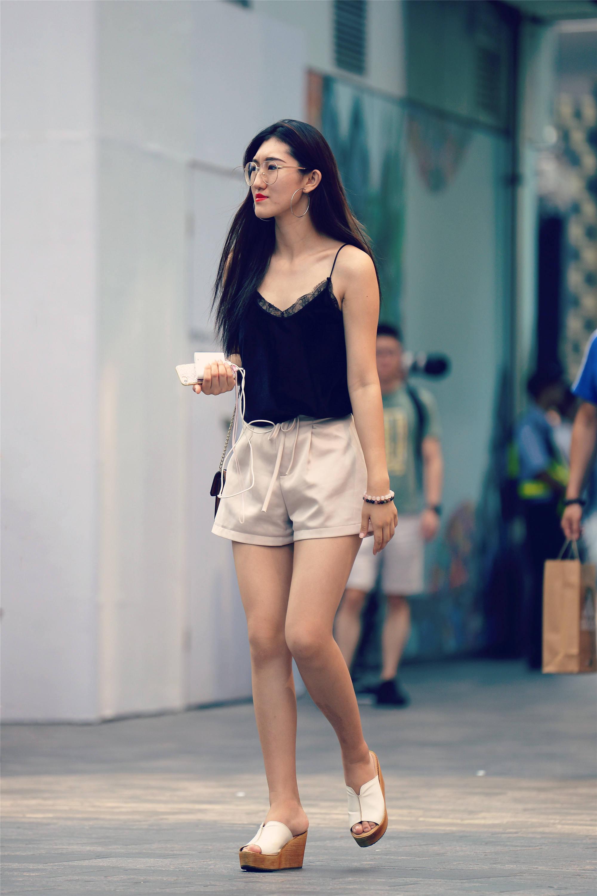 青春可人的时尚姑娘,不仅身材好看,也都是搭配的高手