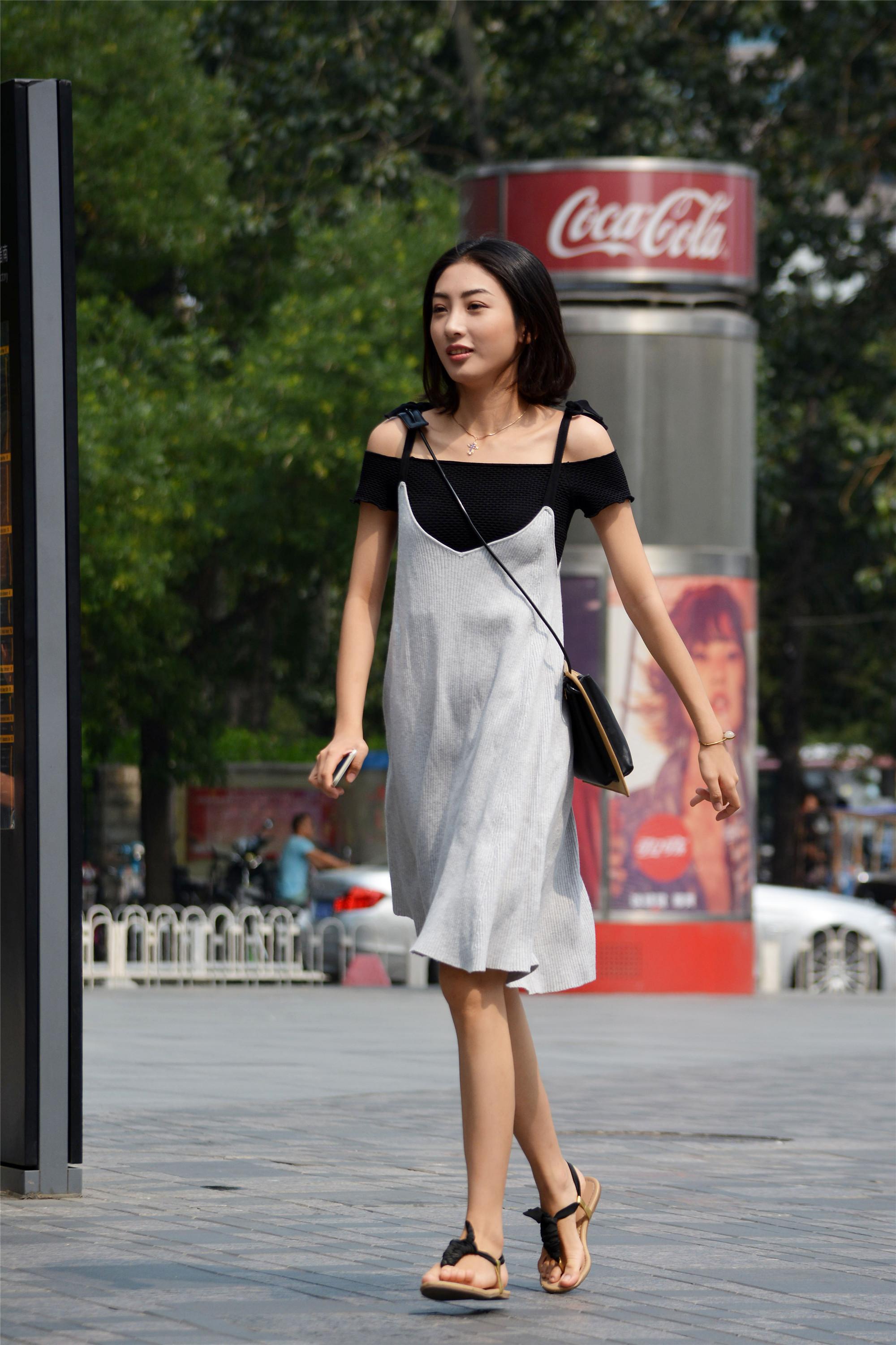 在北京的姑娘常来时尚之地,怎么时髦怎么穿,浑身洋溢着时尚气息