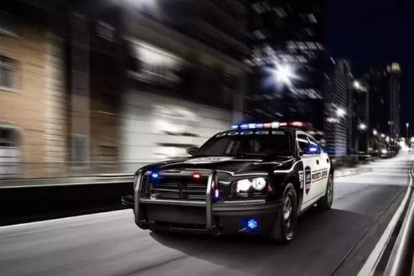 各国警车都有啥：英国太豪，美国用它，中国竟然用这些车当警车