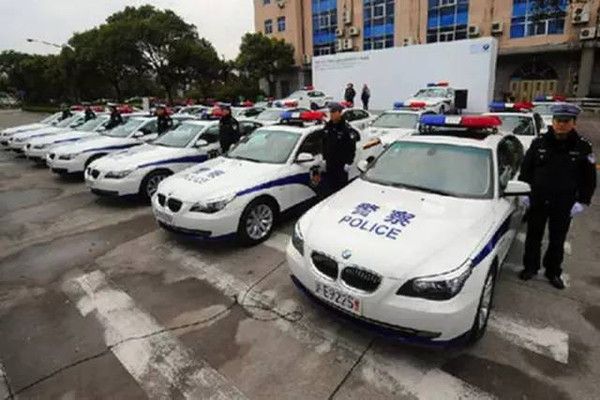各国警车都有啥：英国太豪，美国用它，中国竟然用这些车当警车