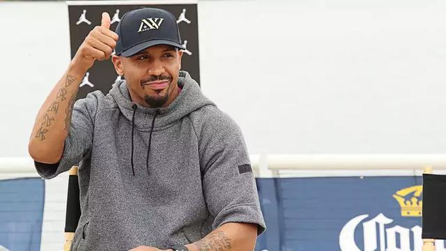 作为本世纪唯一迄今为止为美国拿到奥运拳击金牌的男选手,沃德在2004