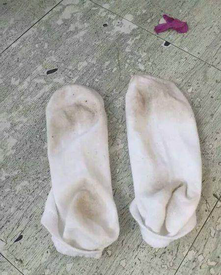 冬天白衣白袜穿久发黄别扔学会这两招洗完和新的一样