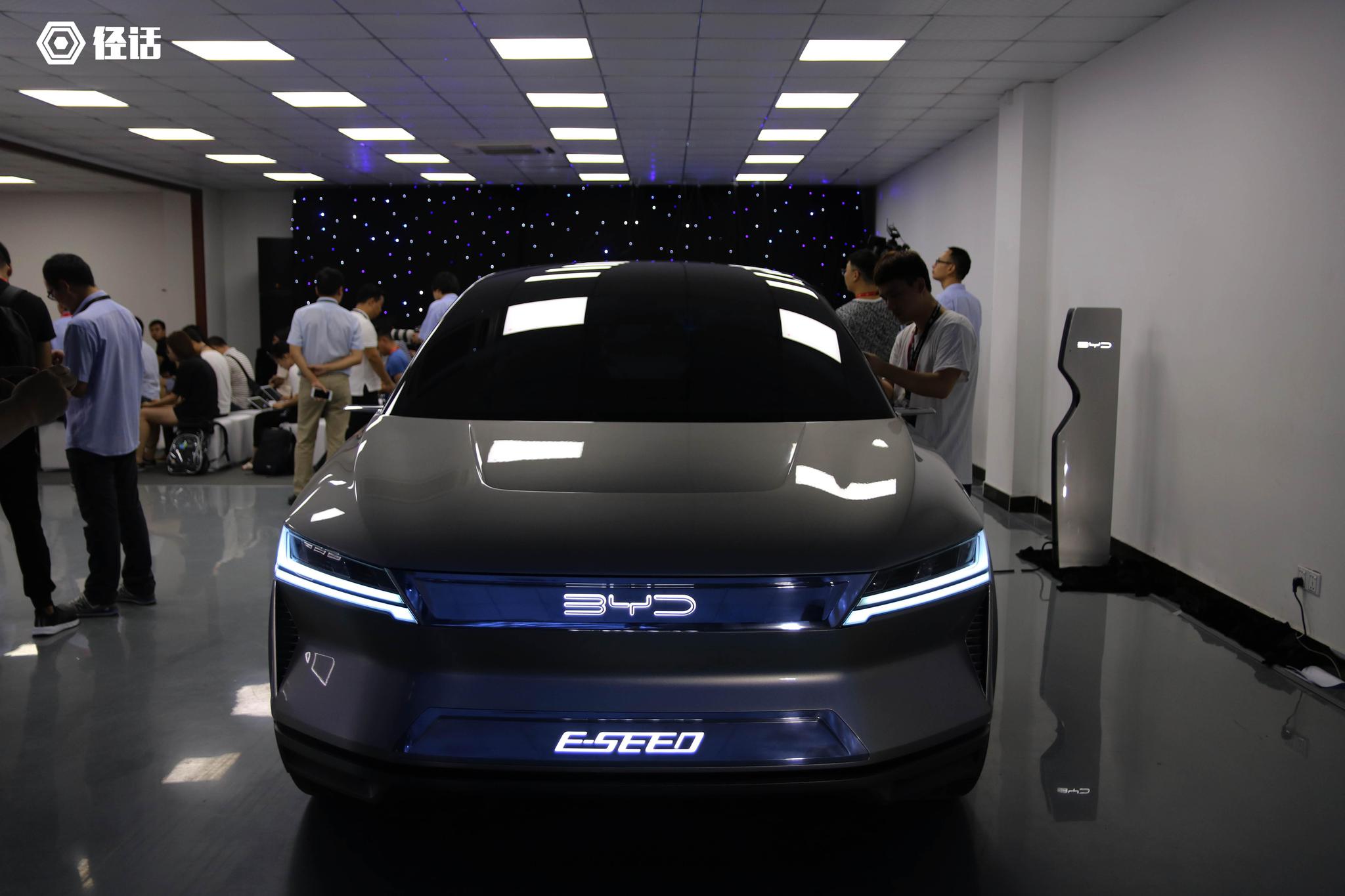 近距离接触比亚迪e-seed概念车,车灯启目之旅无人机灯光秀夺目