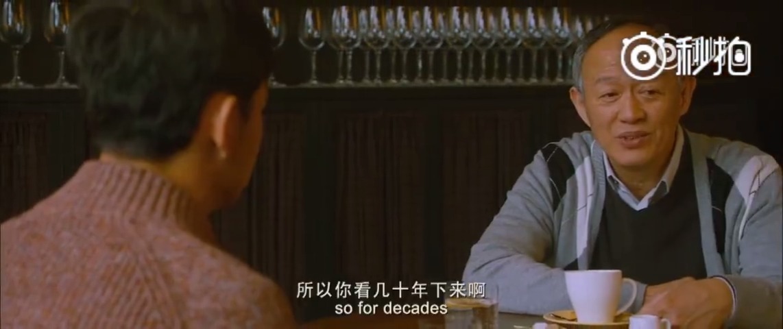 外国人看抖音上化妆变脸视频,小伙子这表情看