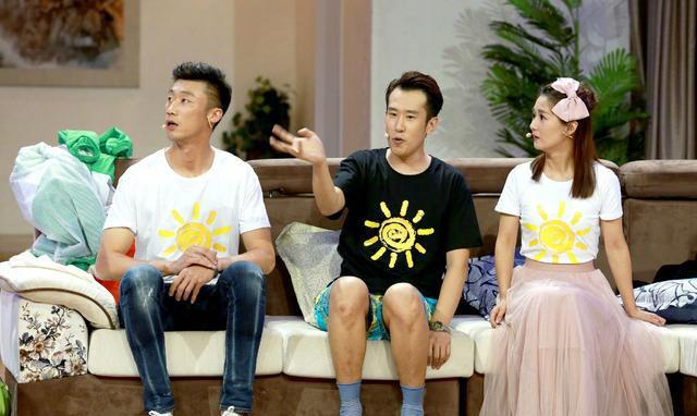 张鹭、陈密参加足球公益活动! 天津权健队长, 祝妻子生日快乐|张鹭|陈密|足球_新浪新闻