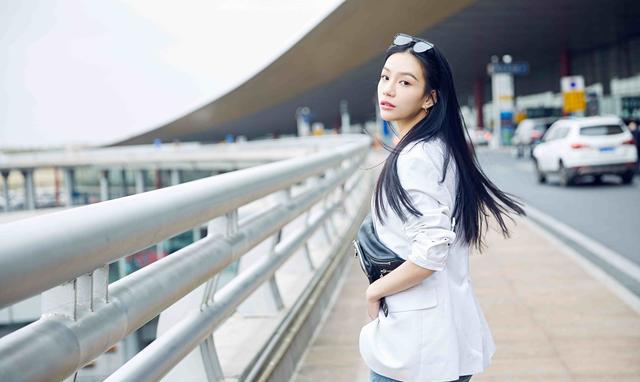 nikki陈妍臻机场街拍大片曝光 街舞女神御姐范吸睛